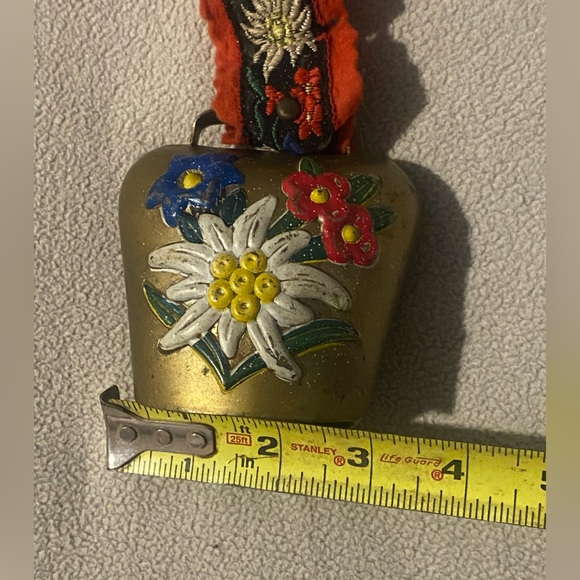 Vintage BRASS COW BELL Hand-Painted Flowers, Decorative Strap Switzerland - Picture 9 of 9